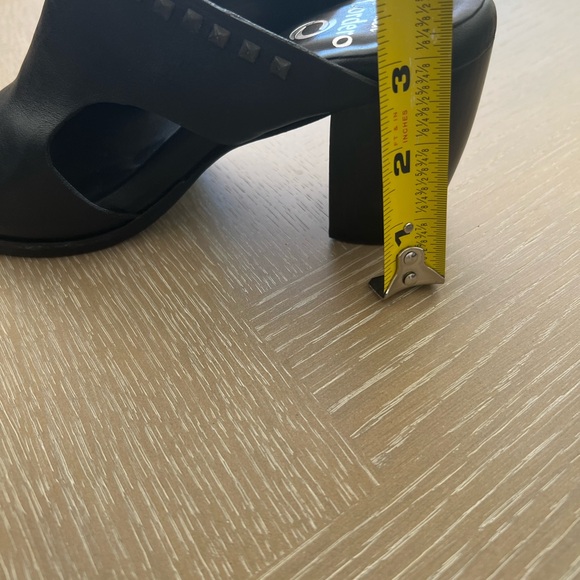 Calleen Cordero hand made heeled sandals - Picture 3 of 3